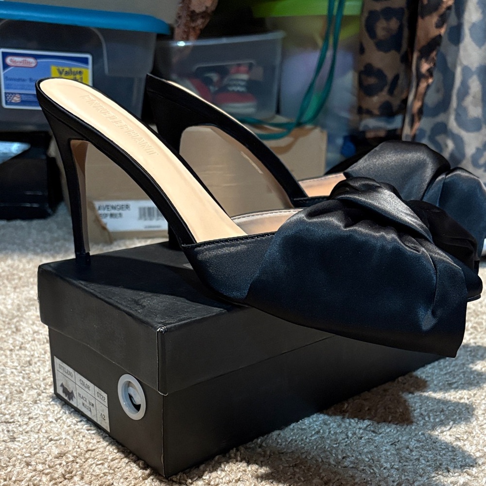 PNKELEPHANT (Black Bow Mules)